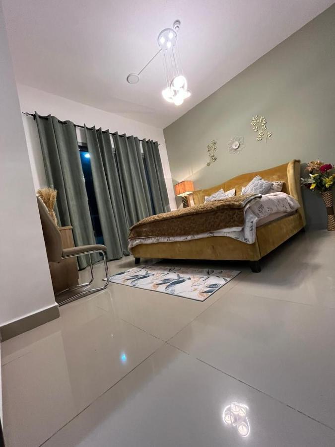 Apartment Lavish One Bedroom Apartment@ Marina