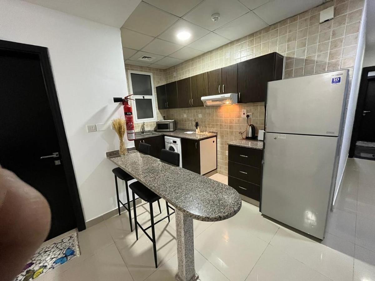 Lavish One Bedroom Apartment@ Marina *