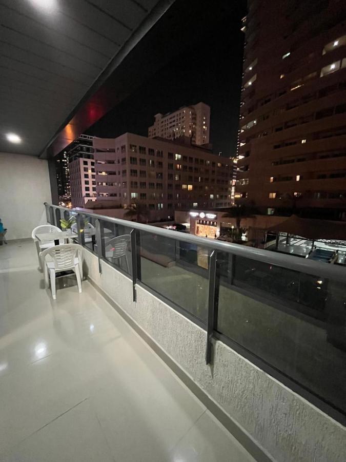 Apartment Lavish One Bedroom Apartment@ Marina Dubai