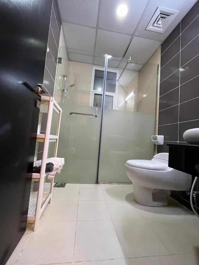 Apartment Lavish One Bedroom Apartment@ Marina
