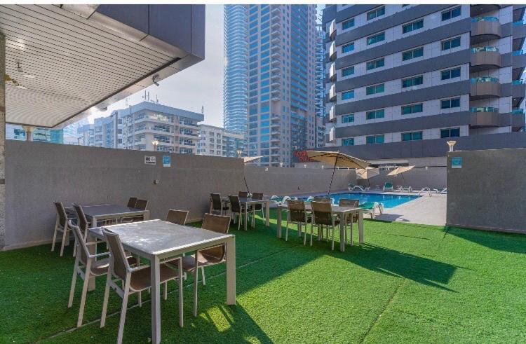 Lavish One Bedroom Apartment@ Marina *