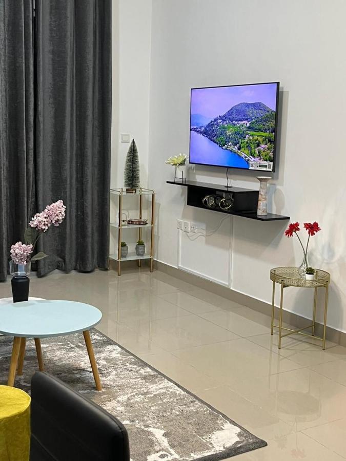 Apartment Lavish One Bedroom Apartment@ Marina