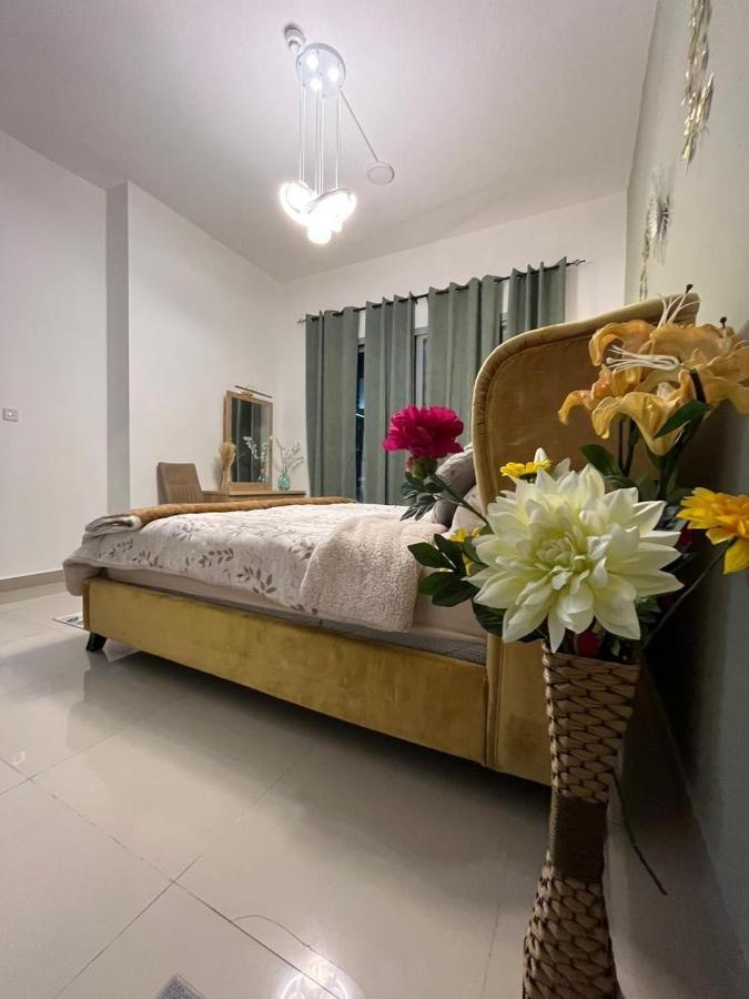 Apartment Lavish One Bedroom Apartment@ Marina