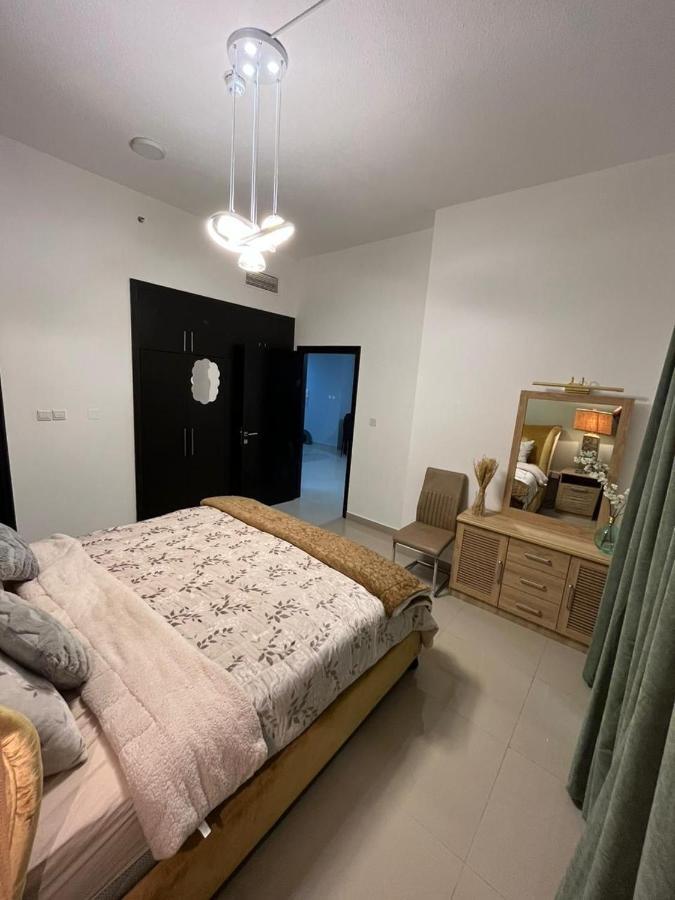 Lavish One Bedroom Apartment@ Marina