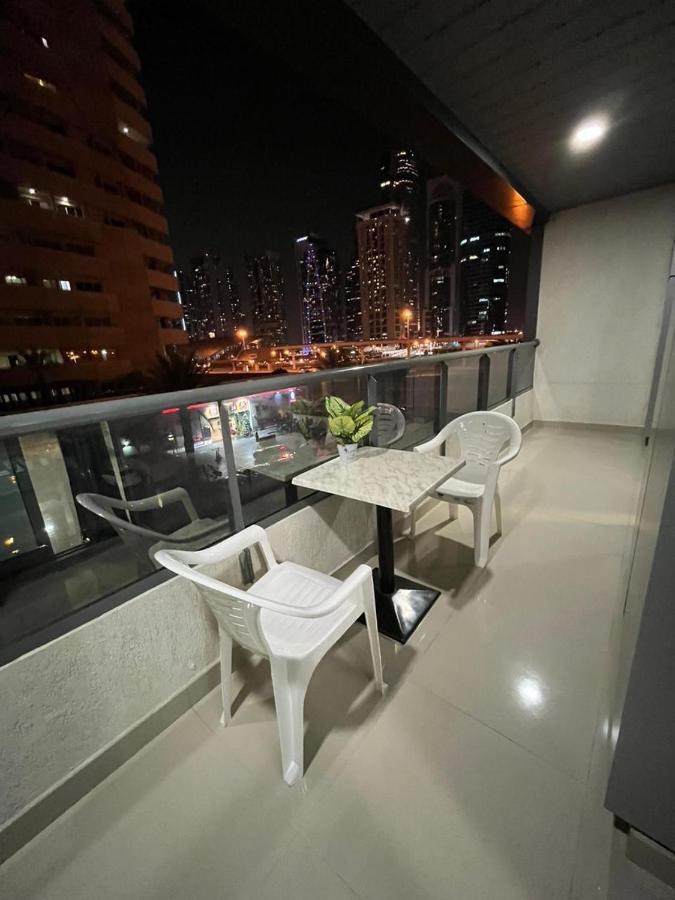 Apartment Lavish One Bedroom Apartment@ Marina *
