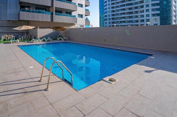 Apartment Lavish One Bedroom Apartment@ Marina