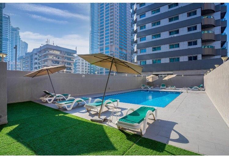 Lavish One Bedroom Apartment@ Marina Apartment *