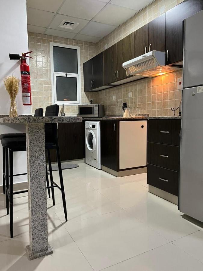 Lavish One Bedroom Apartment@ Marina *