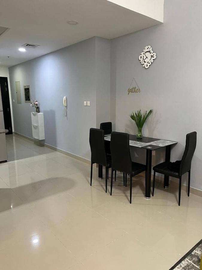 Apartment Lavish One Bedroom Apartment@ Marina