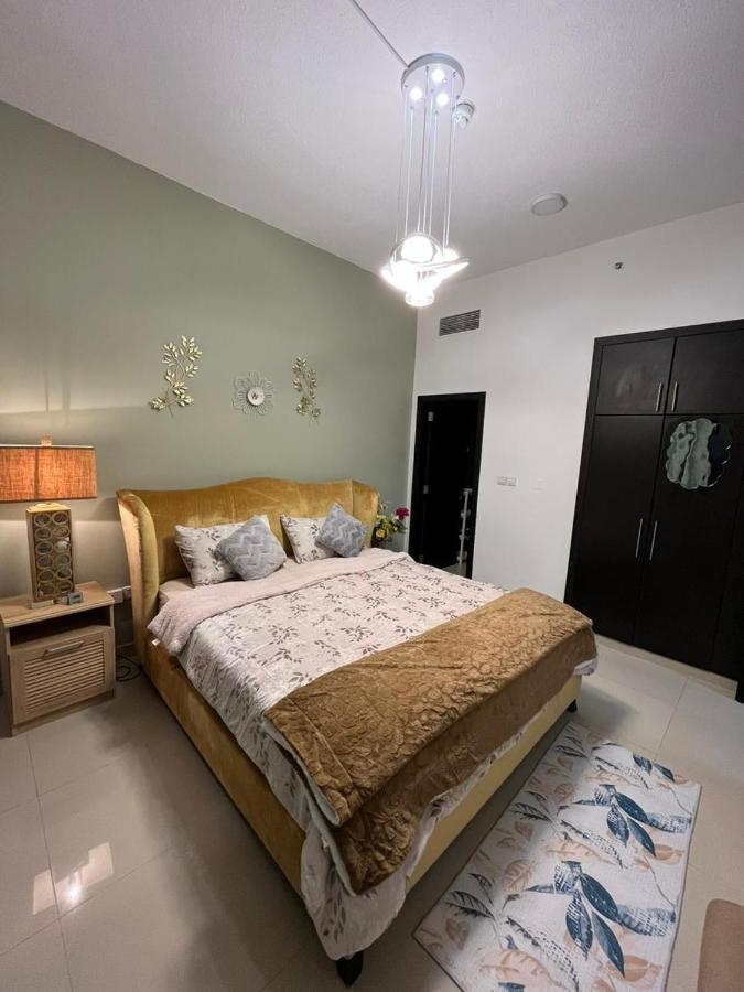 Lavish One Bedroom Apartment@ Marina *
