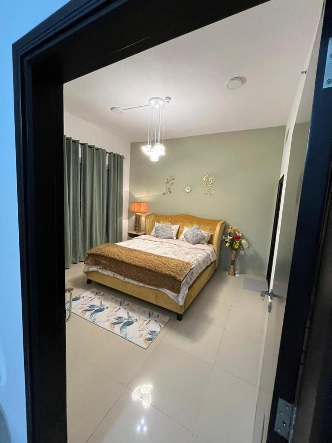 Lavish One Bedroom Apartment@ Marina Apartment *