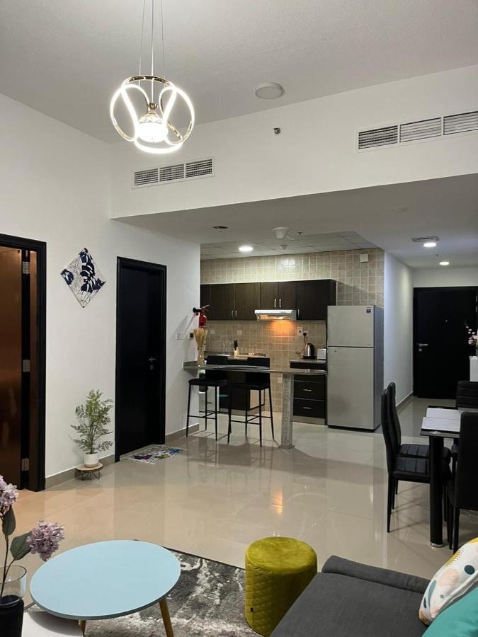 Lavish One Bedroom Apartment@ Marina Apartment *